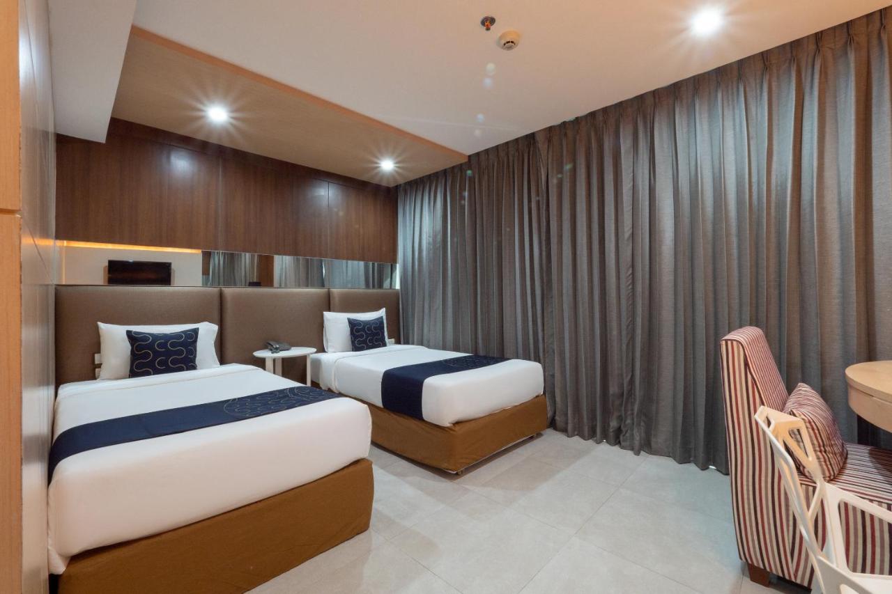 Capital O 1088 Golden Dragon Beach Resort Bang Lamung Eksteriør bilde