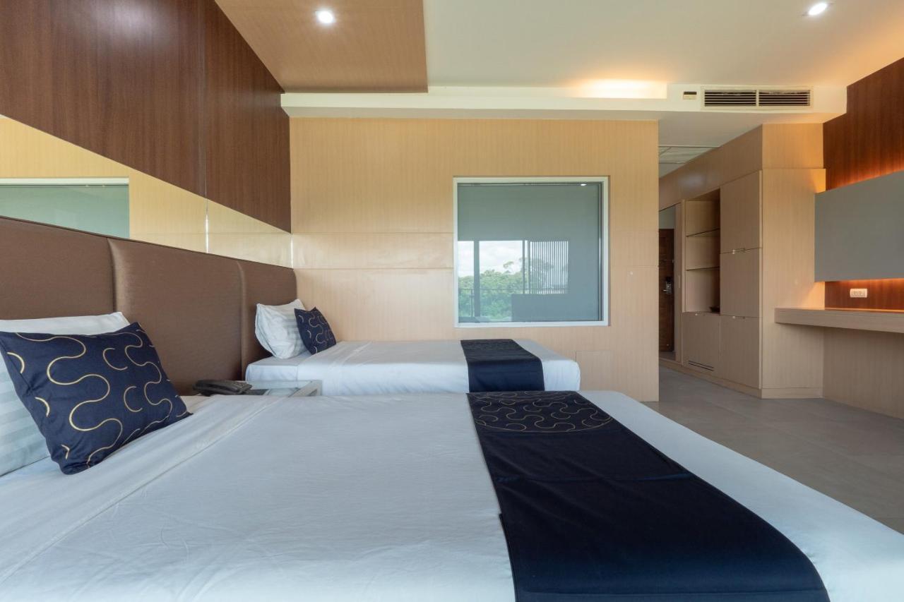 Capital O 1088 Golden Dragon Beach Resort Bang Lamung Eksteriør bilde